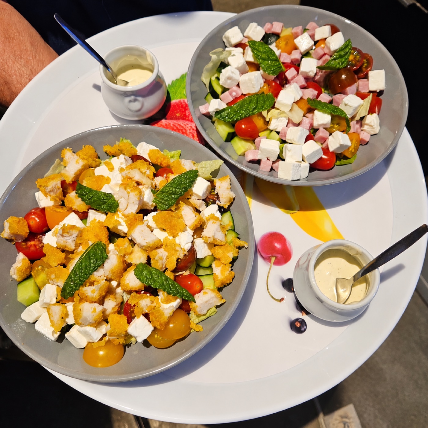 Salades fraîches maison de Chez Cali Coffee